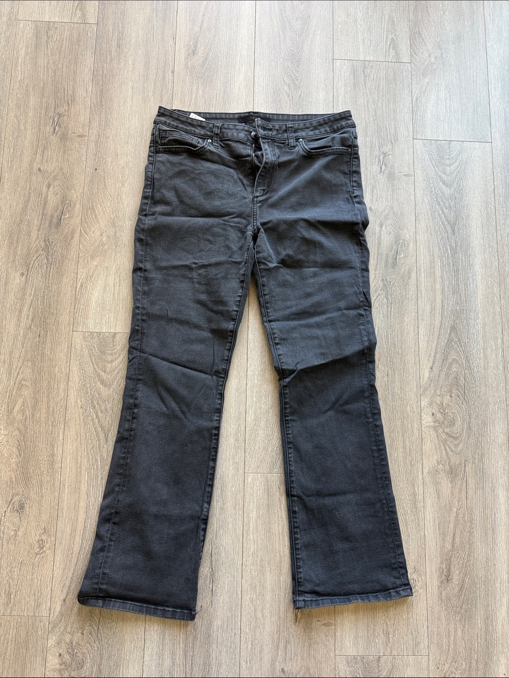 Classic Women's Black Straight-Leg Jeans